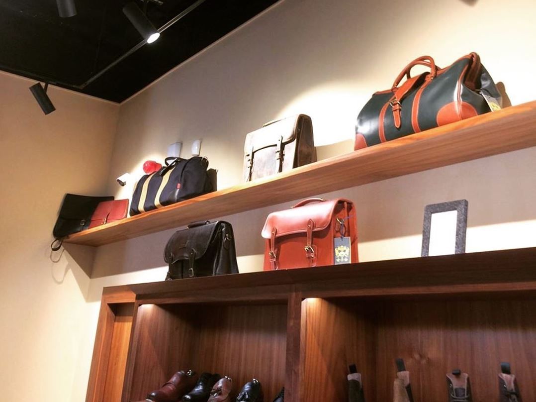 Аксессуары в интернет-магазине English Brands